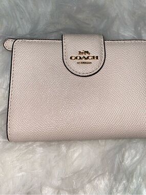 COACH  Snap Wallet in cream